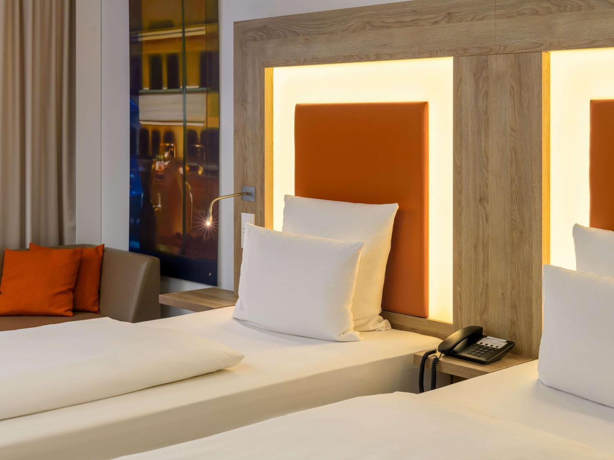 Novotel Nuernberg Centre Ville Esterno foto